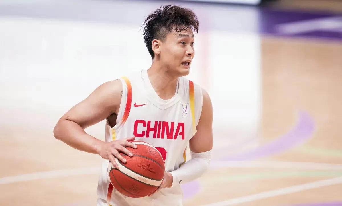 中国男篮虽然赢了，但是暴露出的问题也不少。对阵沙特打了两节半好球，第四节险些