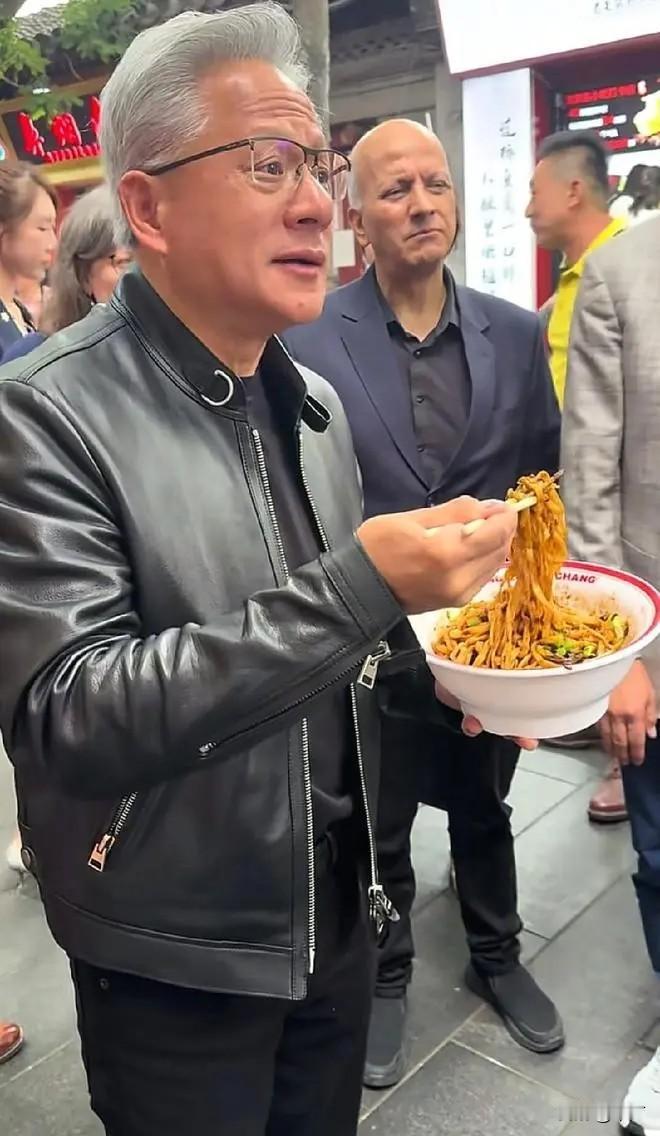 同样是吃面，雷军为什么比黄仁勋效果更好？雷军人品雷军吃面争议为什么黄仁勋吃面
