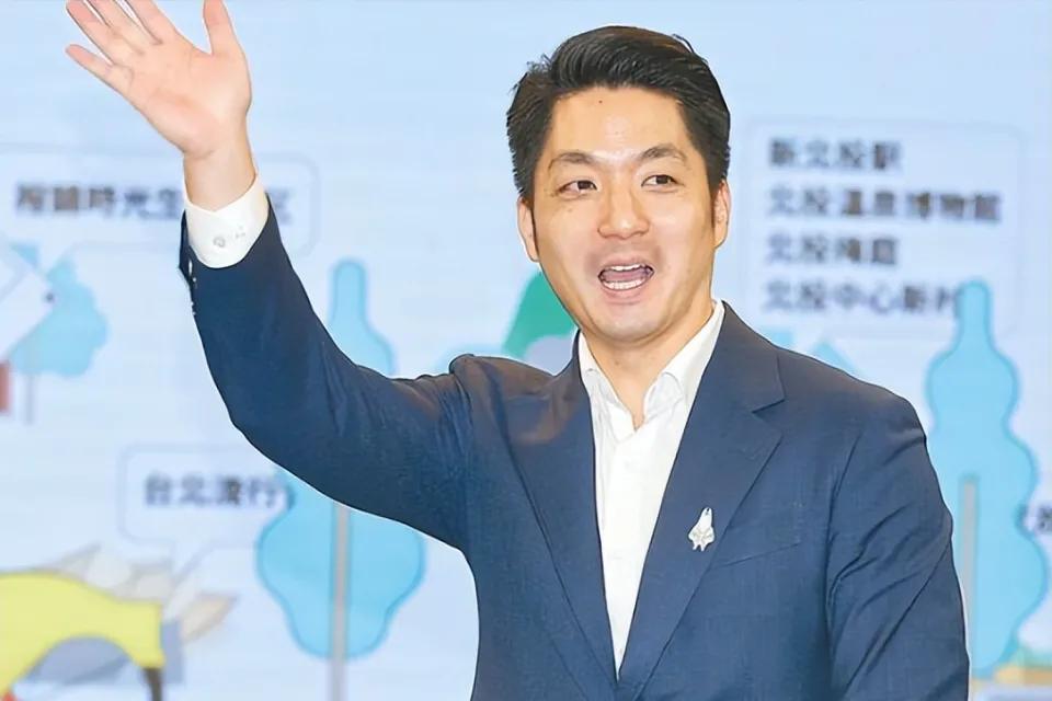 蒋经国的孙子连“中国人”三个字都不敢说 2026年10月9日，唐湘龙专访蒋万