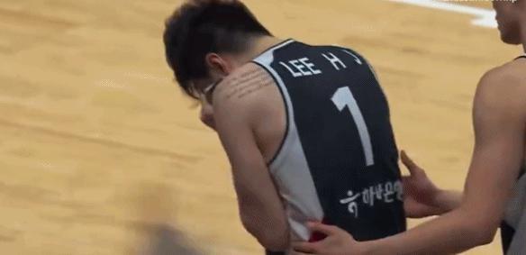 李贤重再次痛苦不丢人，输中国高度8分，输给新西兰40分说明什么呢？李贤重是韩