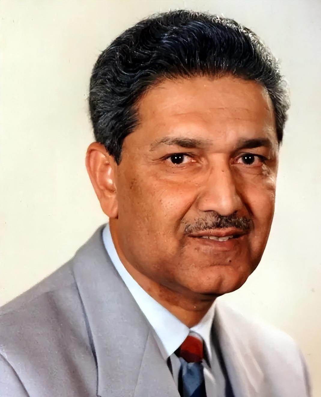 全球只有9个国家有核弹，最穷的巴基斯坦，是如何获得核武器的？说出来你看不信，要不