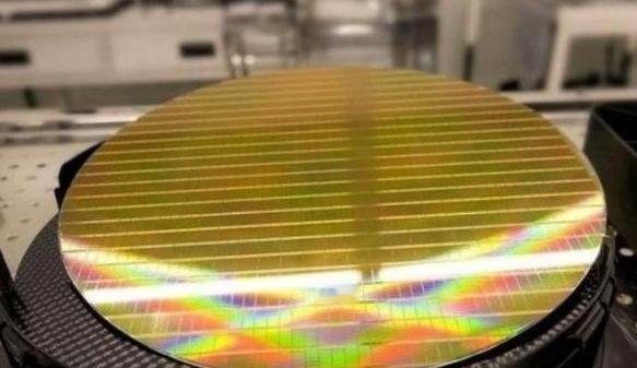 美利坚：绝不允许，使用美国技术的光刻机，卖给中国。中国：绝不允许，使用中国稀土的