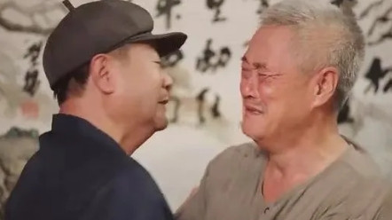 当年，范伟与赵本山一同参加商演，散场结算的时候，赵本山拿了420000元，却只分