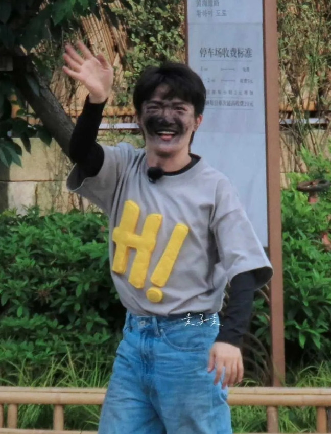 周深怎么变暹罗猫了这一话题瞬间引爆全网笑点！有粉丝哭笑不得地吐槽：“老师，我们家