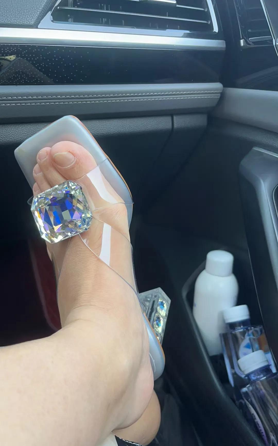 我不吃狗肉，也不反对别人吃狗肉！据说广西玉林有个狗肉节，很多爱狗人士去保护狗，这