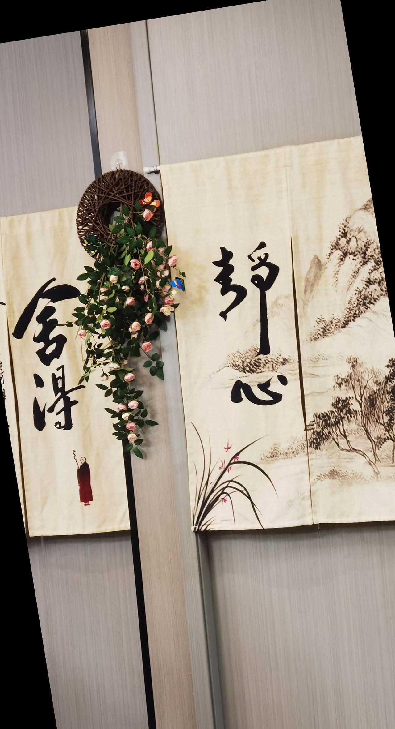 爱你的人把你当小孩。闺蜜是八月去新疆旅游的。告我她在新疆，我说出去了就开心玩