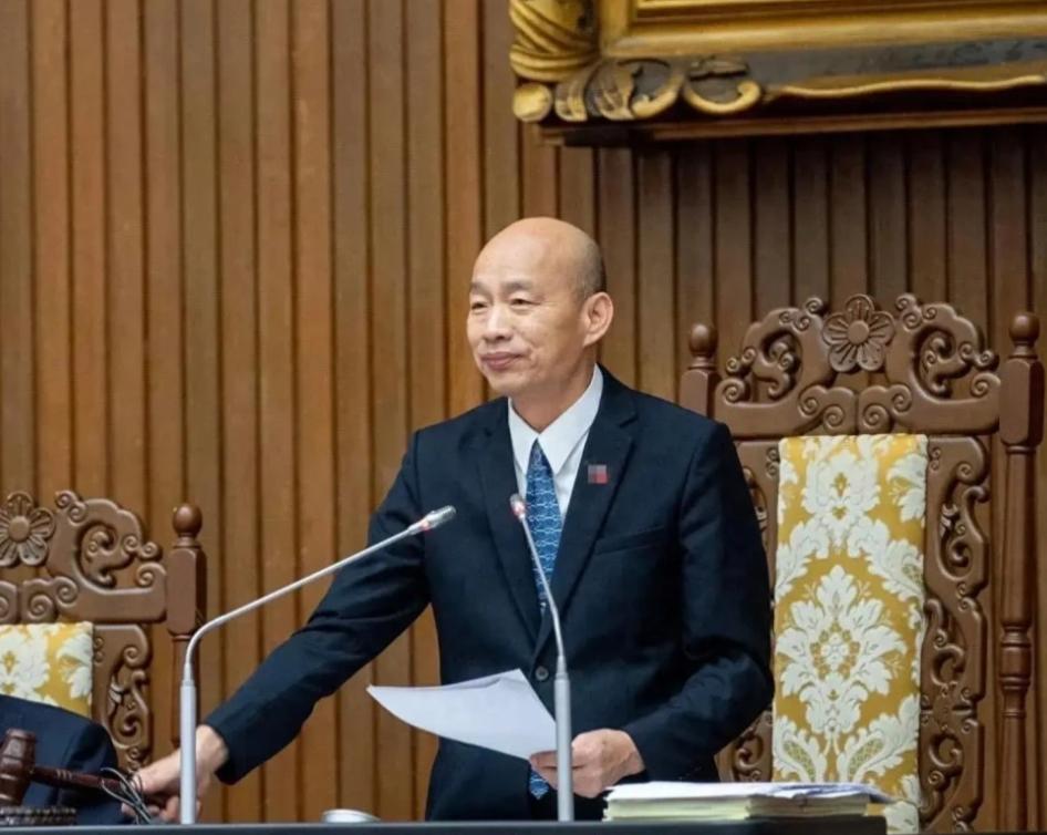 民进党，又开始玩“借刀杀人”了。他们明知动不了有大陆“护身符”加持的洪秀柱，现在