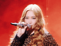 ALin一整个大豹特豹天生歌姬名不虚传！《声生不息》卷发配豹纹又撩又飒，舞台表