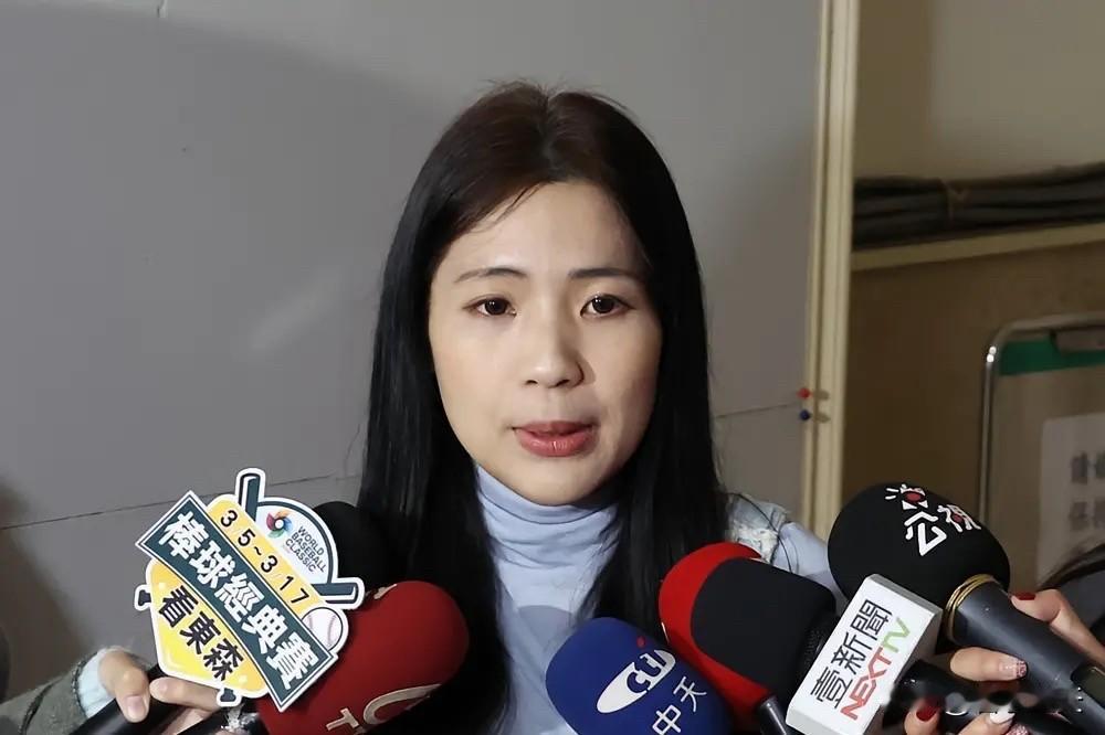 国民党立委徐巧芯察颜观色的本领绝对称得上一流高手，她平时利用自己能说会道的一张贫