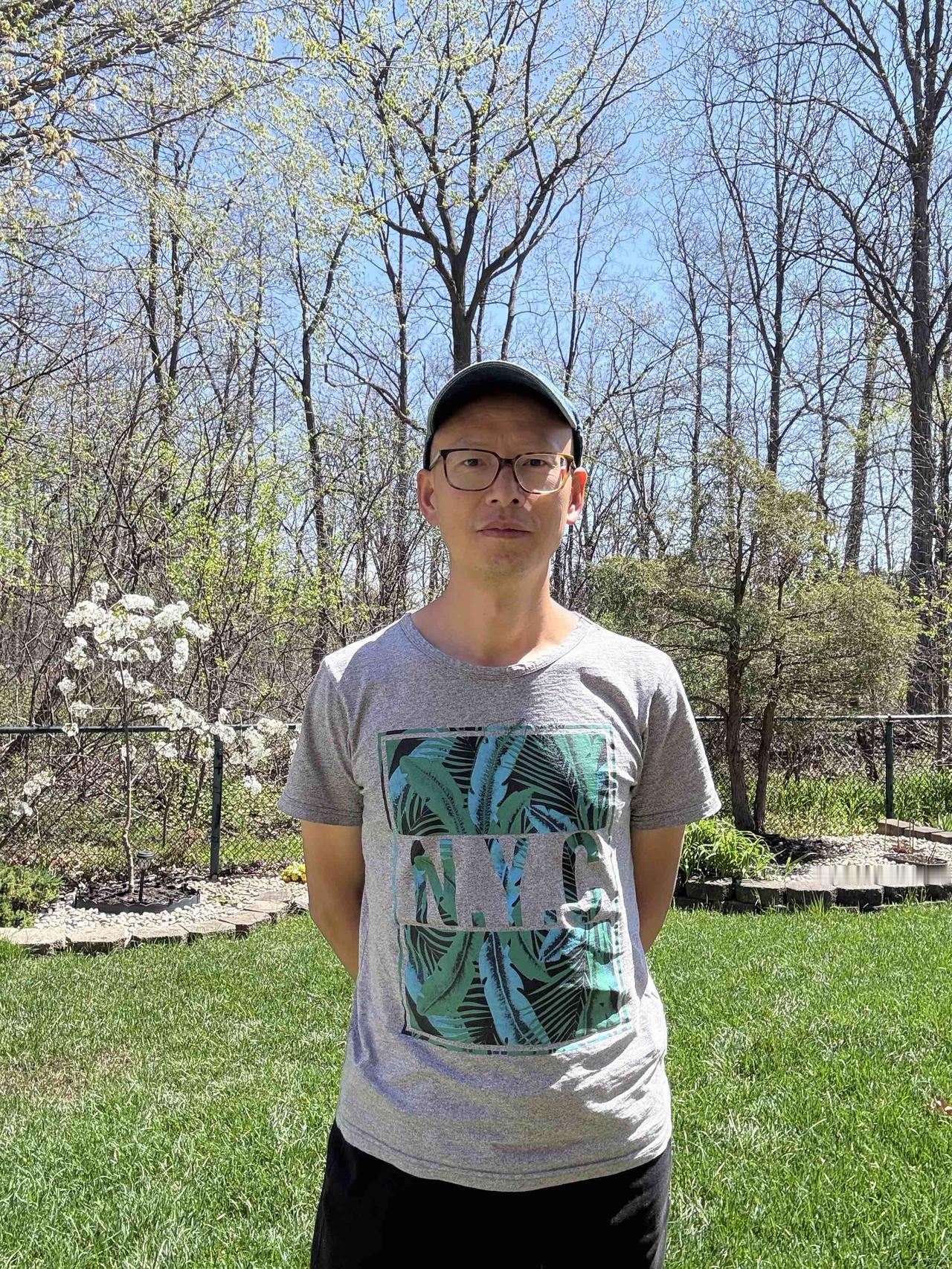 多伦多奥克维尔终于进入隆春！像找虱子一样找杂草！3月20号从国内来到多伦多，