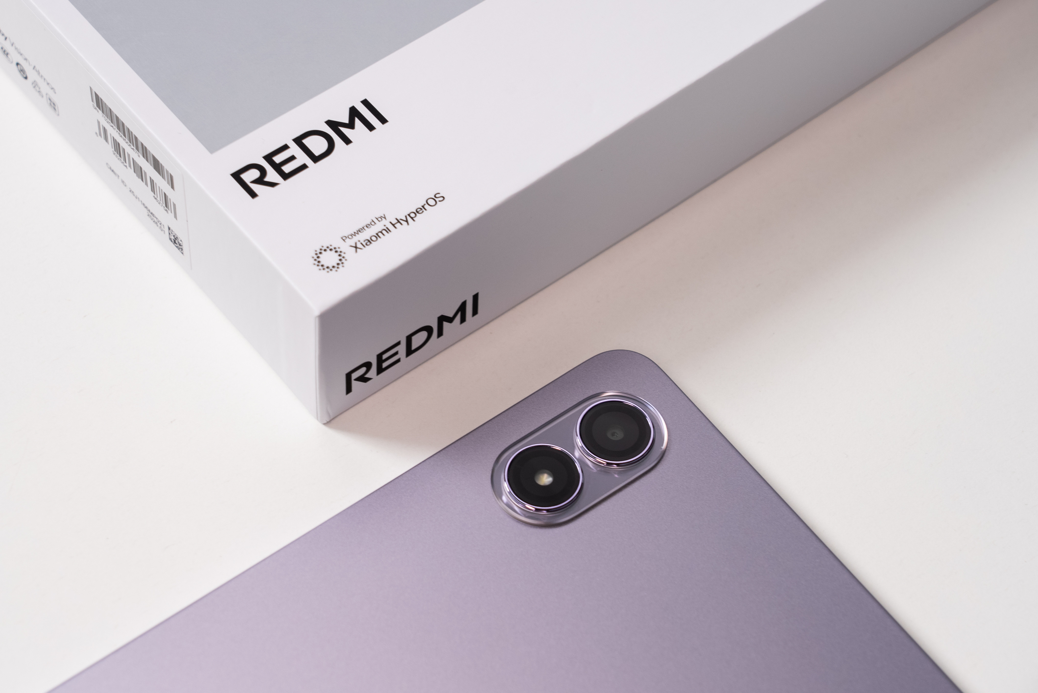 拿到了REDMIPad2Pro的紫色版本这款平板正面是一块12.1