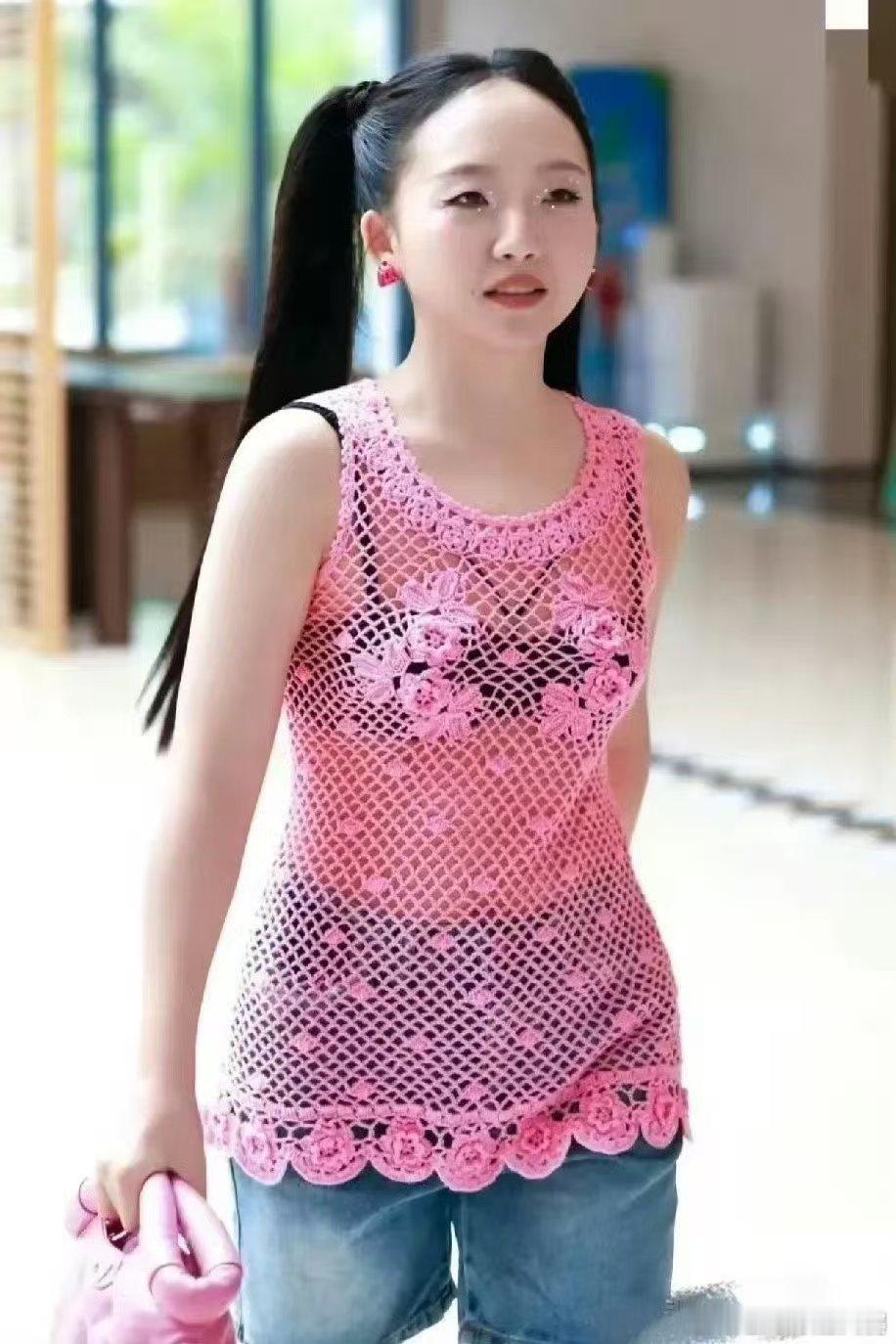 辣目洋子这么瘦了太绝啦👏瘦得惊艳四座，继贾玲后又成励志榜样。明星自律太牛，背