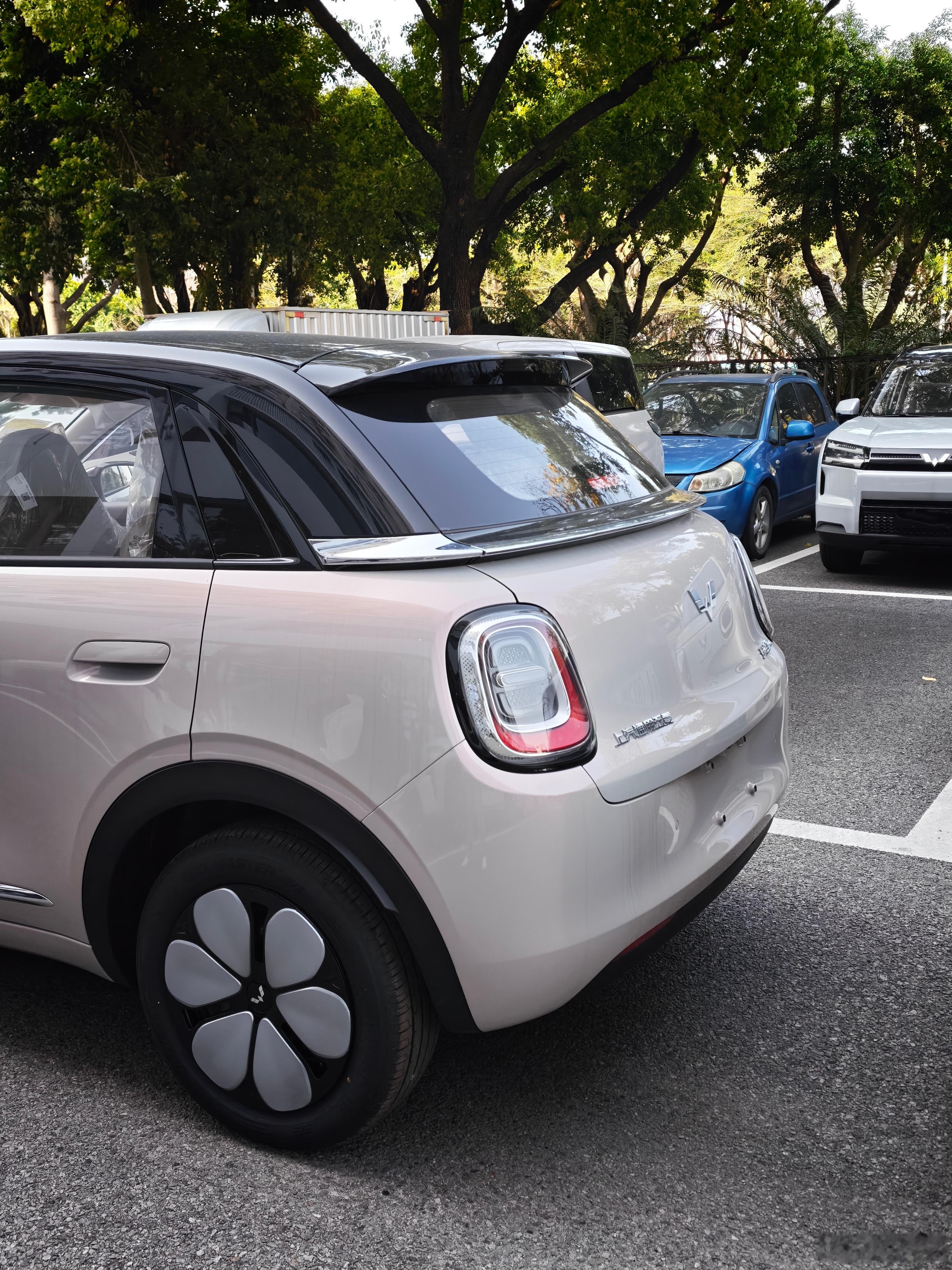 缤果Pro的关注度似乎并不高，基本就是一个查无此人的状态，我也是因为最近好友在考