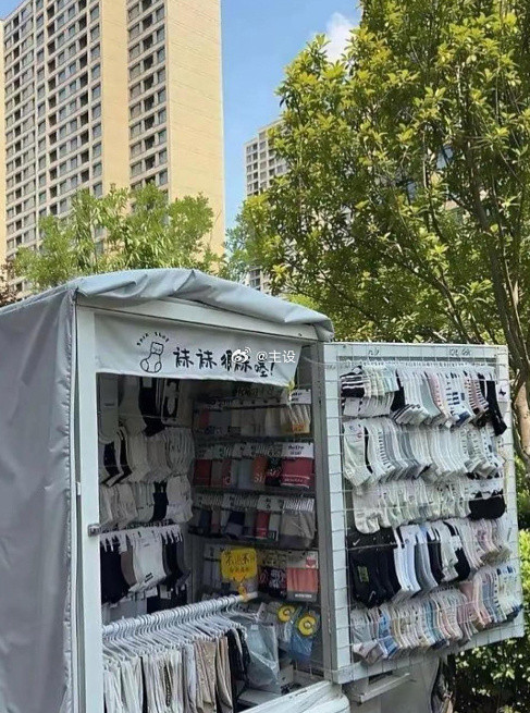 摆地摊都这么卷了，整理得井井有条！