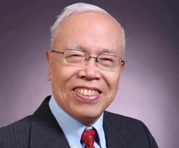 问题出在教育？“中美差距有多大？”中国科学院院士姜伯驹曾经一语惊人：“不是别人卡