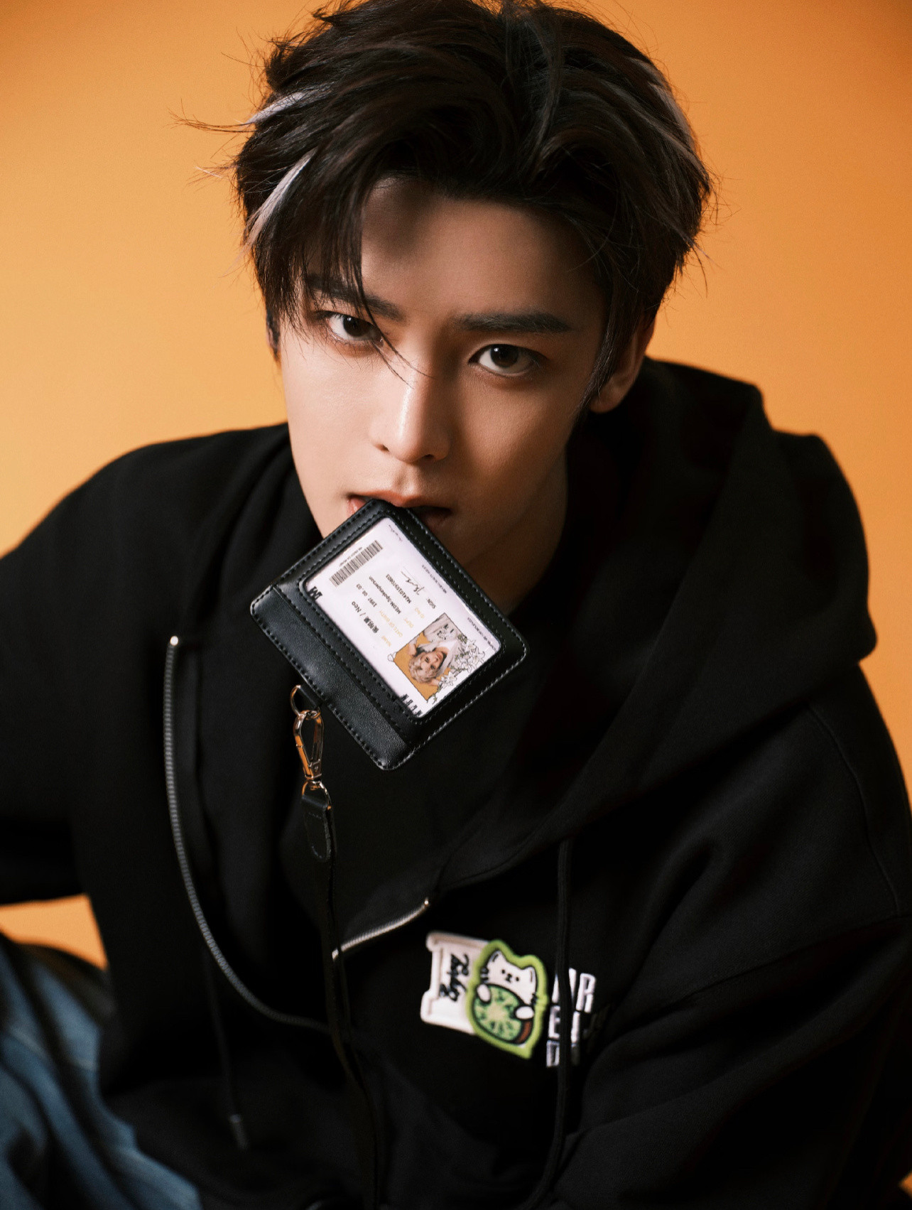 侯明昊眼里全是对出片的渴望所有人都来懂一下这个侯明昊吧！精致小巧的五官、风格百变