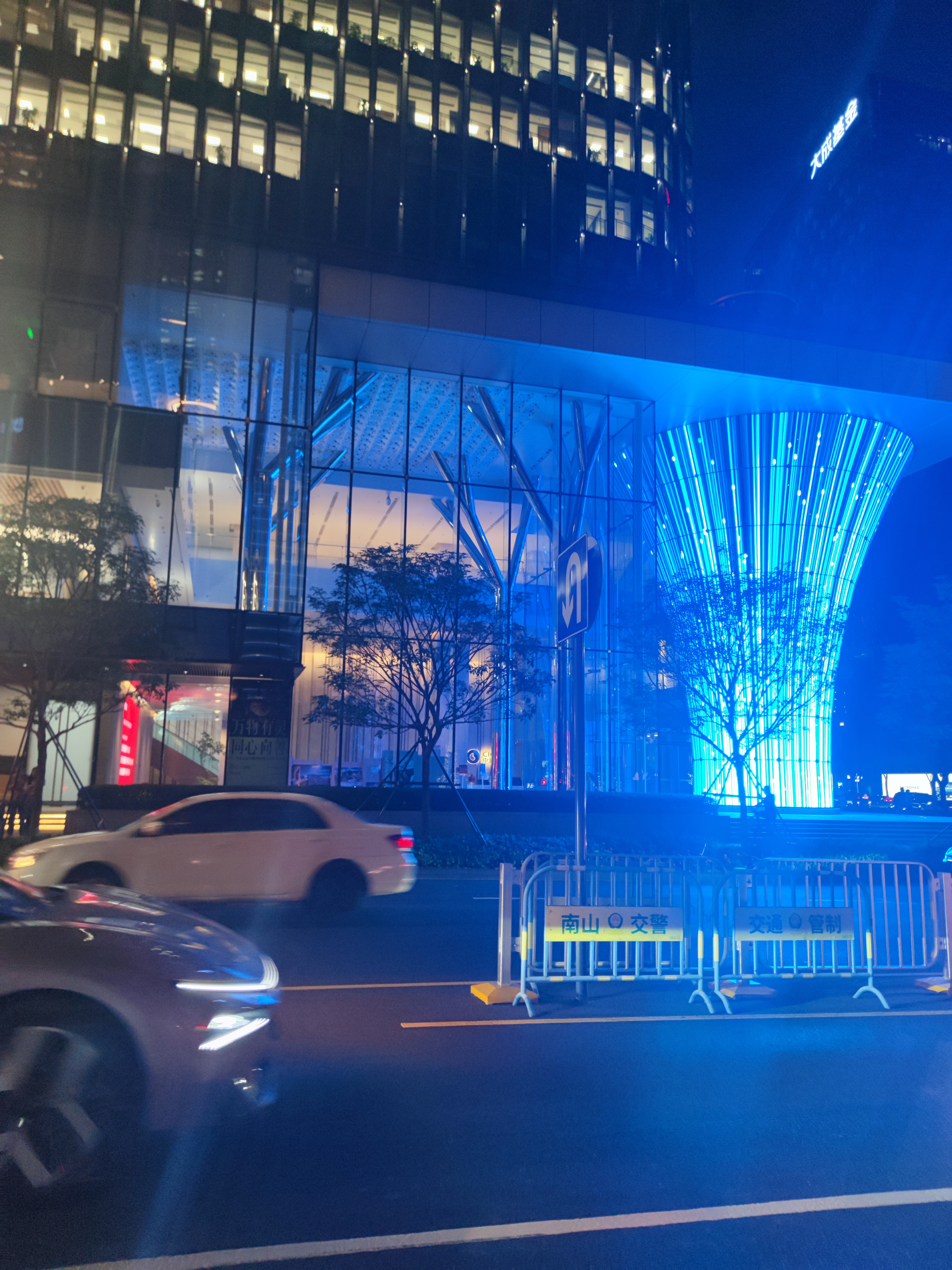 刘欢、林依轮、谢霆锋等一众歌手厨艺出色的原因分析生活中，许多知名歌手都拥有精湛厨艺，能够炒得一手好菜