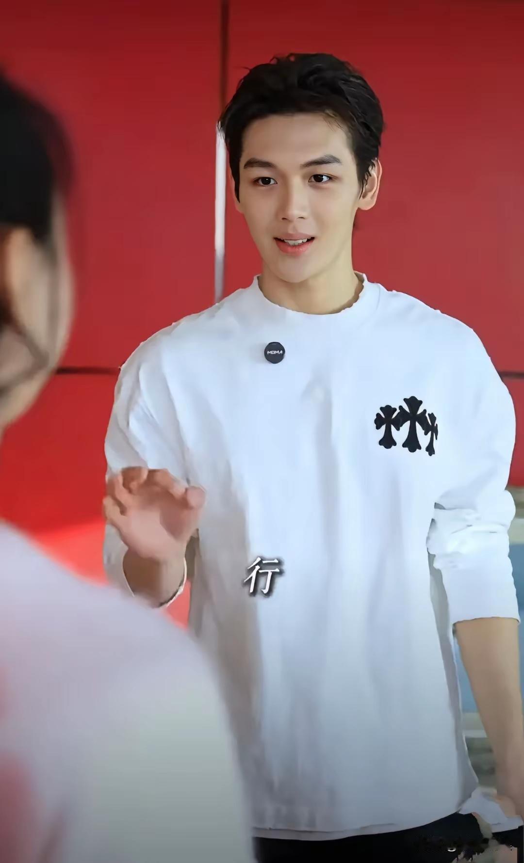 又一位星二代即将出道啦瞧这模样，还挺不错的小时候王艳带他参加真人秀大家还有印