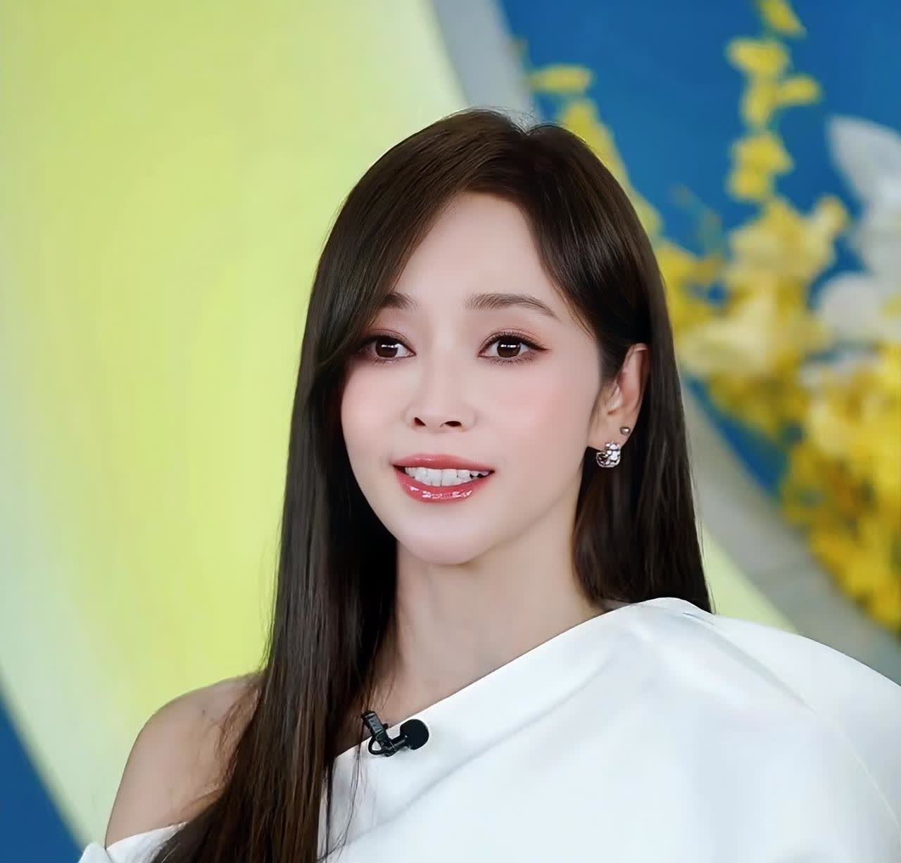 我终于明白周杰伦为什么爱侯佩岑了！什么叫肚子里有墨看看侯佩岑就知