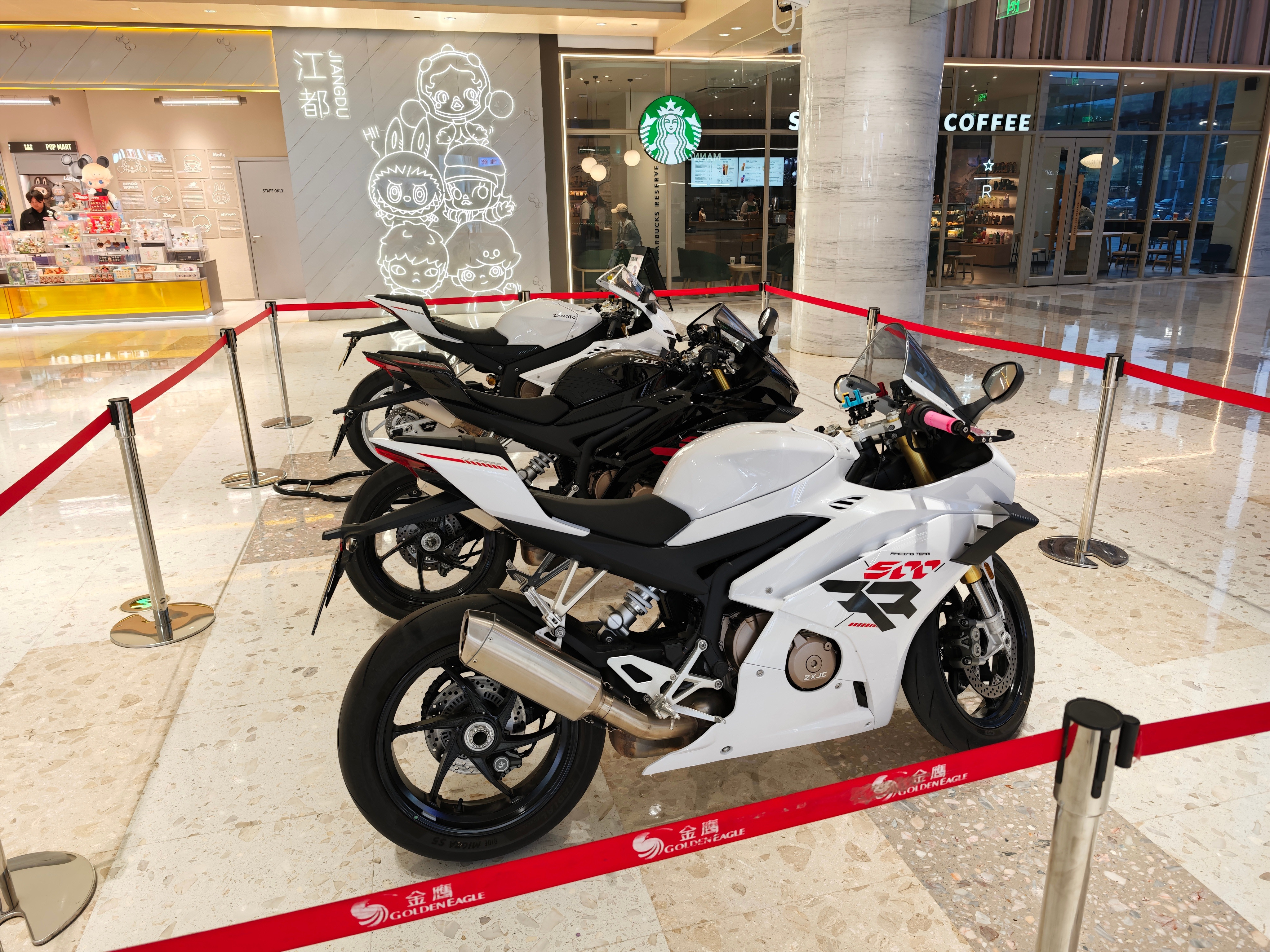 哇，我家楼下也有张雪摩托了