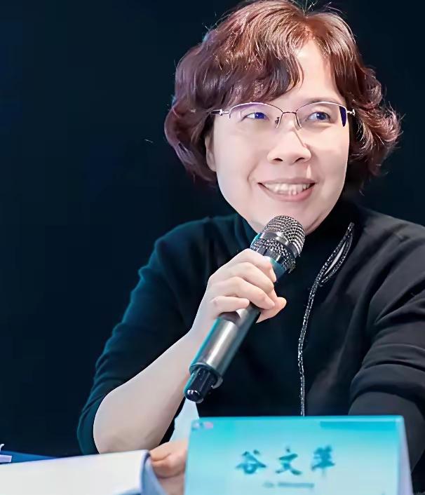 看到中南大学湘雅医院研究生孙同学的导师谷文萍，看着很面善，履历也很优秀！但是