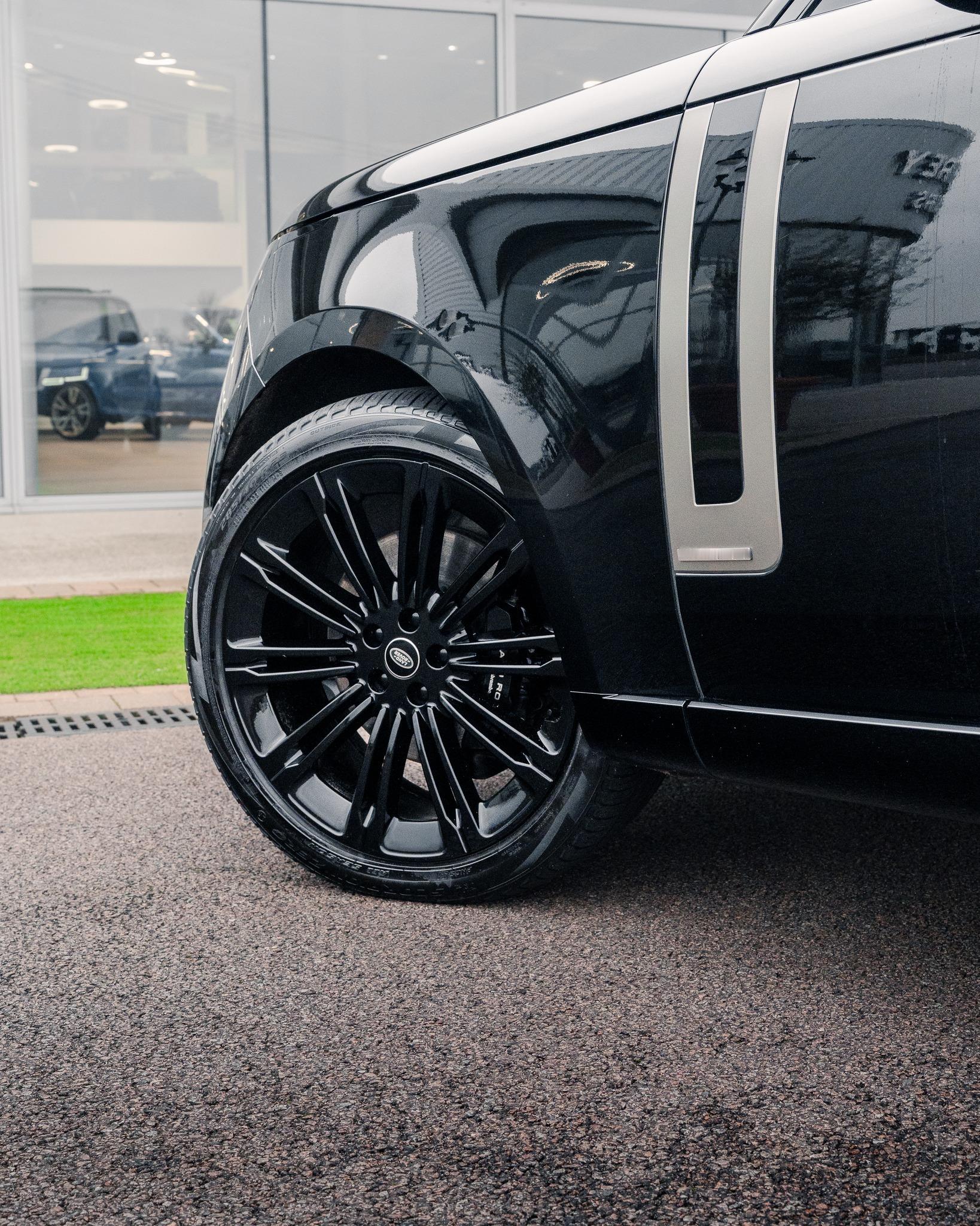 RANGEROVER揽胜路虎揽胜揽胜依然是标杆。