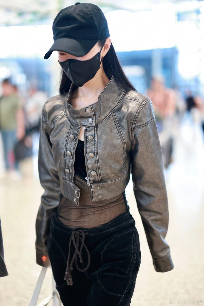 宋轶单身后，透视装也穿上了。还挺好看呢