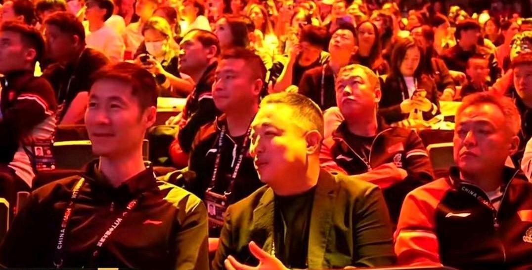 刘国梁亲自坐镇重庆，这事儿可不只是看看球那么简单。这可是巴黎奥运会前最后一次大