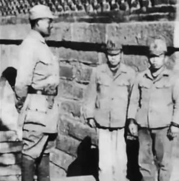 1938年，桂军189师长俘虏了两名日军。看着日军矮小的身材，师长灵机一动，想到