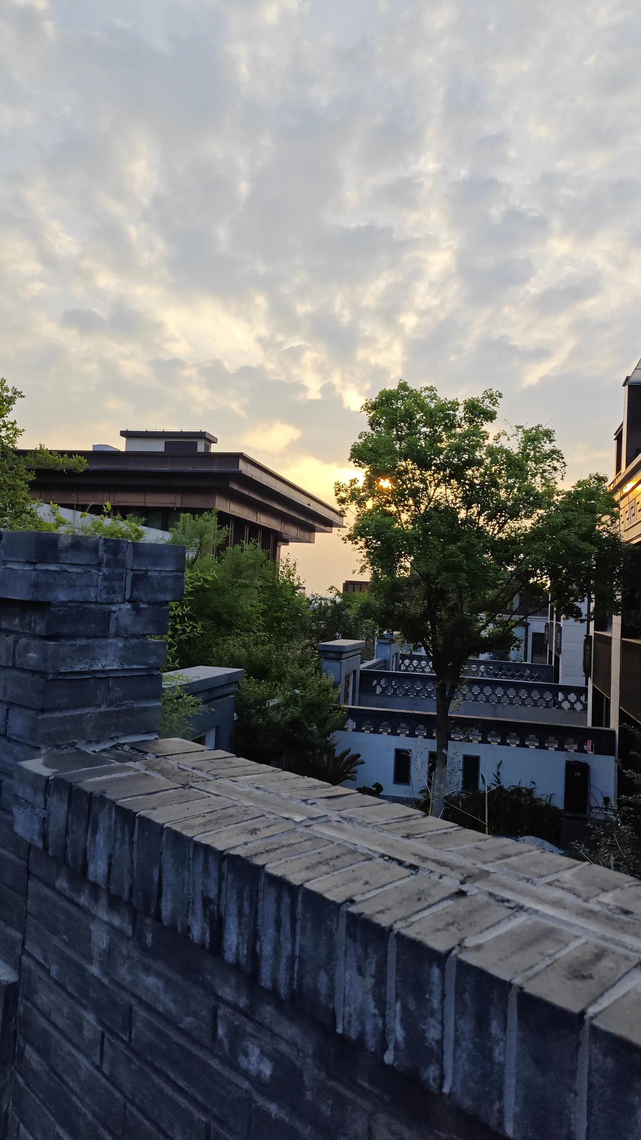 入睡困难？不要焦虑，记住这两个穴位我是“高等教育文摘”，深耕教育学、心理学、
