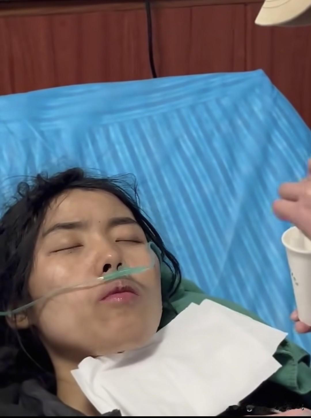 七星山荒野求生，冷美人晕倒退赛，11月14日唯一的女选手，因紧张呕吐，突然