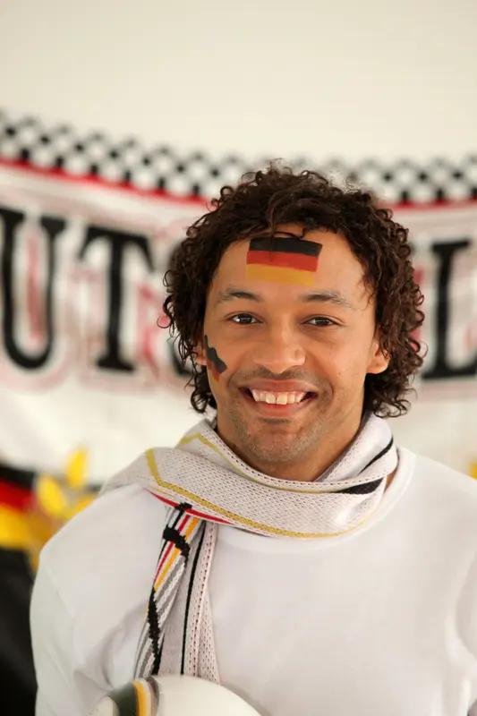 因不满俄罗斯正常参赛，德国选手拒绝与俄罗斯、中国选手合影这种行为实在是有失体育