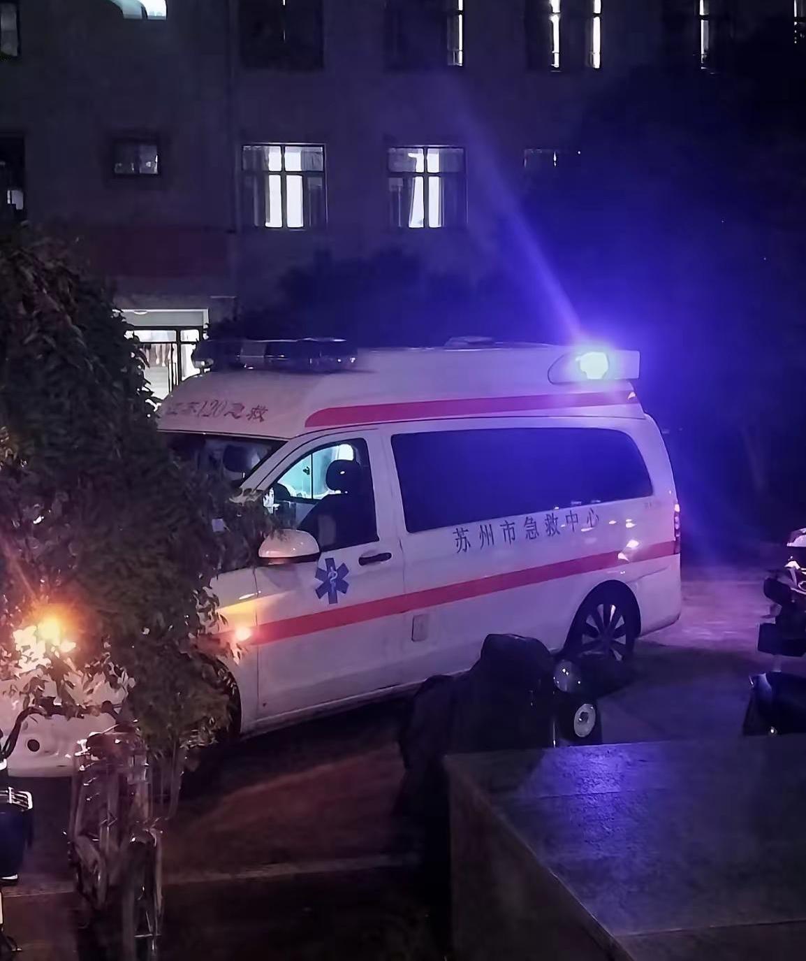 我们小区一个27岁女子猝死了。父母来给她收拾东西，打开冰箱，人直接傻了。里面没