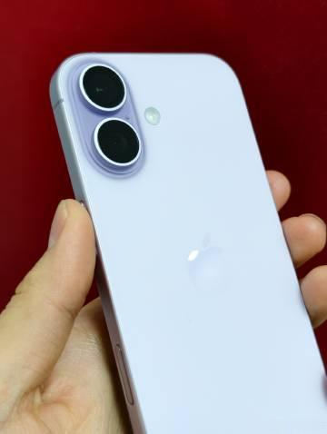 今年大概率是等不到新款的iPhone 18了，至少得明年春季才可以，所...