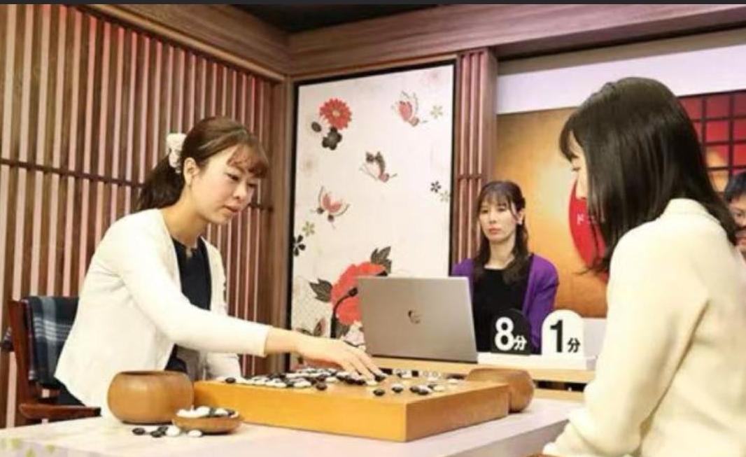 姊妹对决~好戏登场元月15日，日本围棋第29届女子棋圣战三番棋决赛由姐姐上野