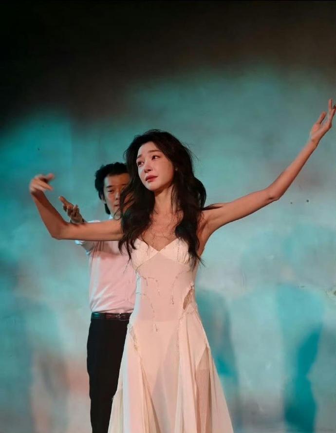 我的天，易梦玲都瘦成这样了​​​