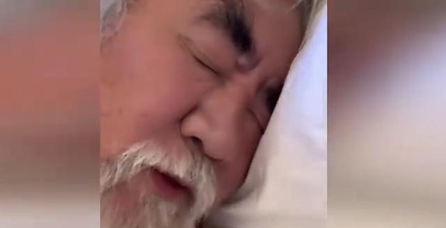 躺在病床上的张纪中后悔了！张纪中娶小31岁的娇妻杜星霖时，高调对外宣布：牡丹花