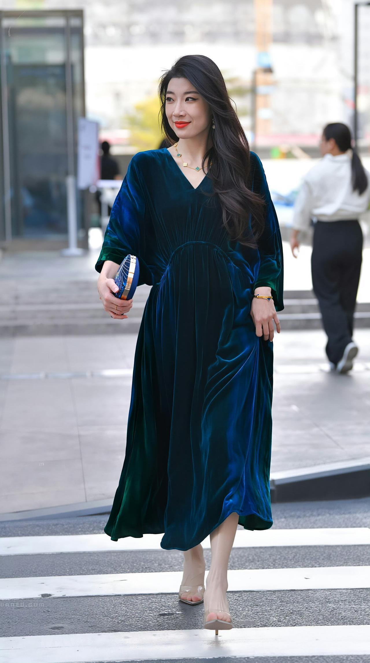 成熟稳重的女神