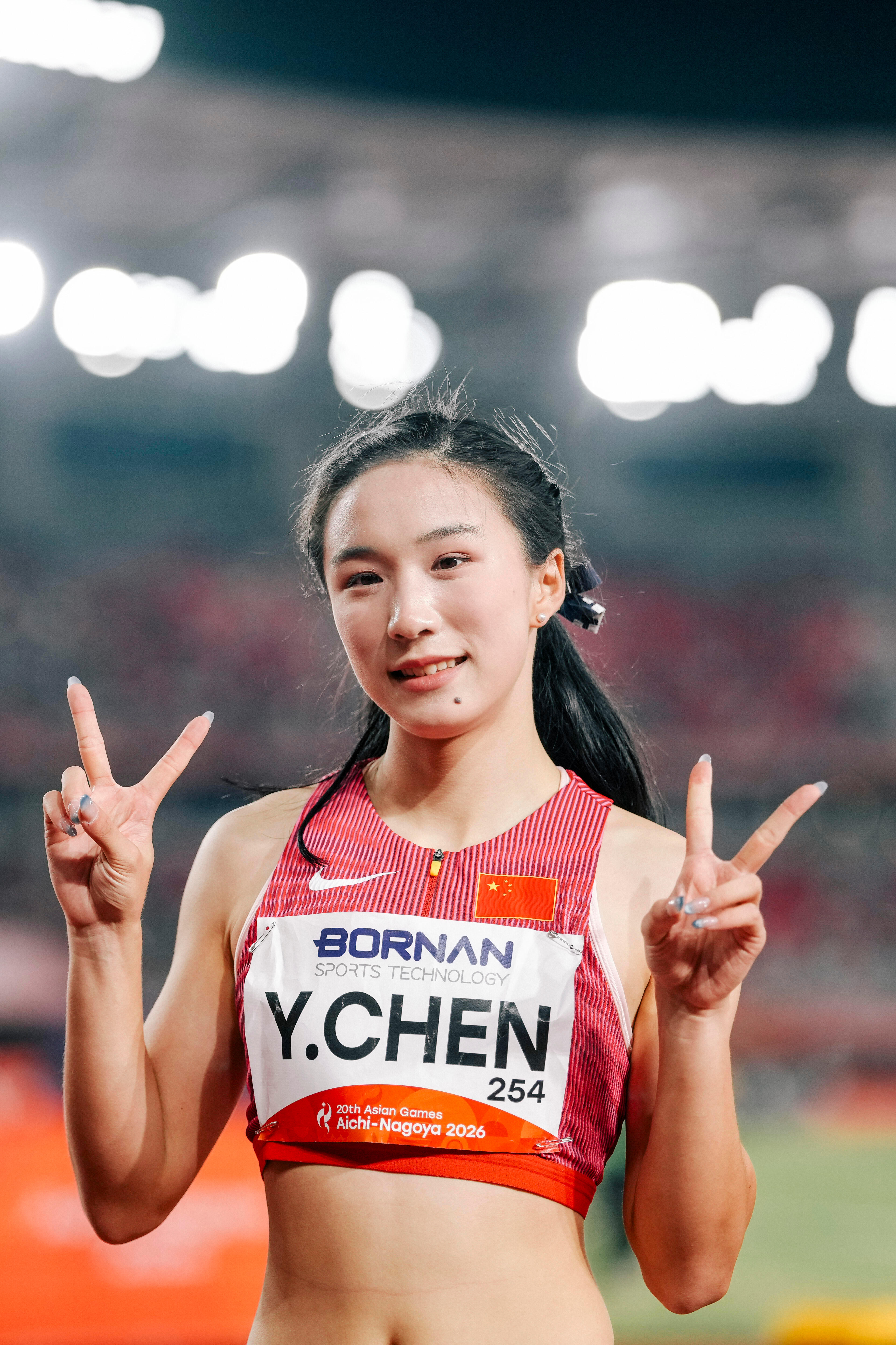 名古屋亚运会女子4×100米接力，中国队42秒96夺金。全队交接顺畅，陈妤颉压轴