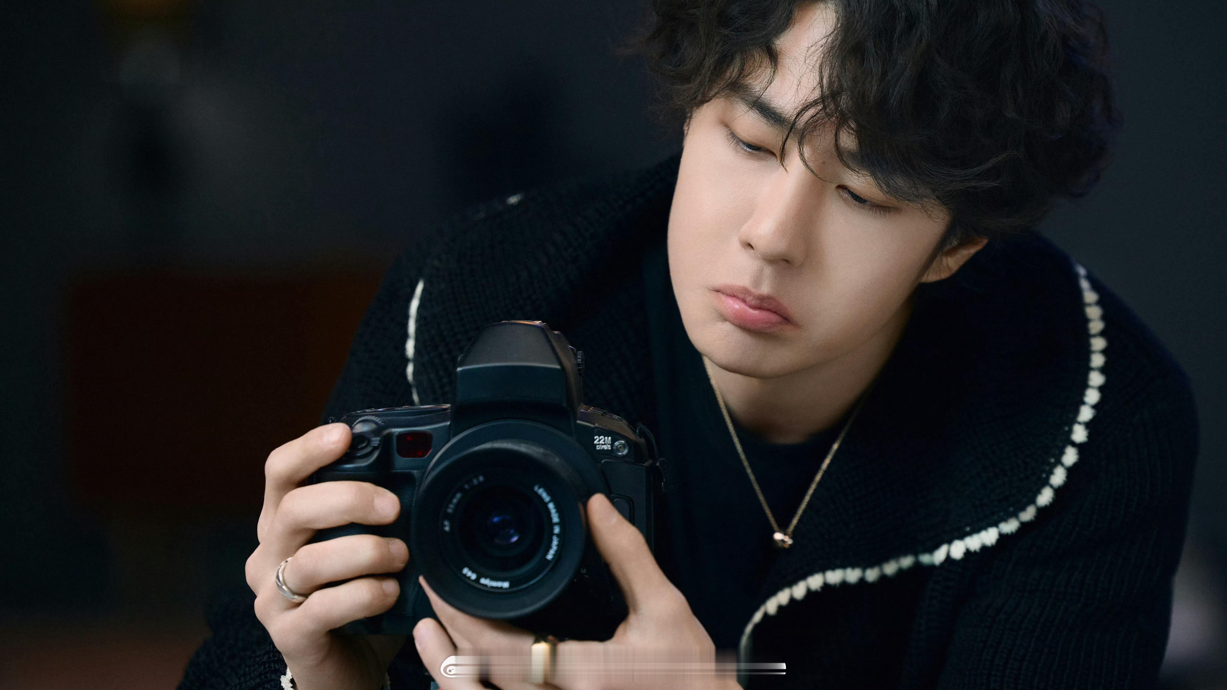 不要蹭得太明显这才是你点进直播想看的王一博向佐用王一博同名账号开直播