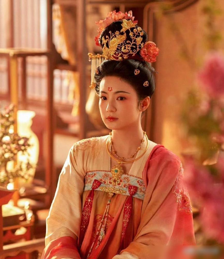 没想到国色芳华里张雅钦竟然是本色出演吉安县主说真的追了内娱这么多年，见了太多