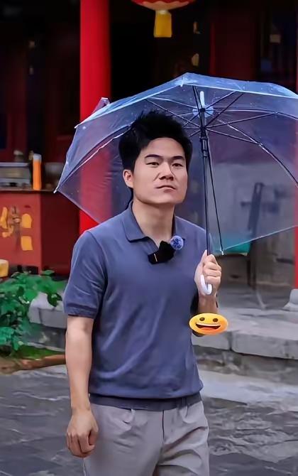 董宇辉啊董宇辉你最难的时候，70人的团队连明天的方向都摸不着，可总有人愿意为你