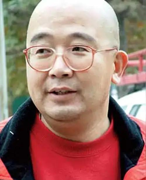 著名战地记者唐师曾去世他不是因为意外去世，也不是因为高龄而离开，他是因为谁