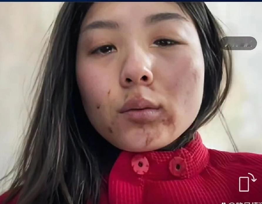 女子远嫁遭家暴13年，婆婆行继往礼磕头辱骂，2月4日大连报道，商女士为爱远嫁，却