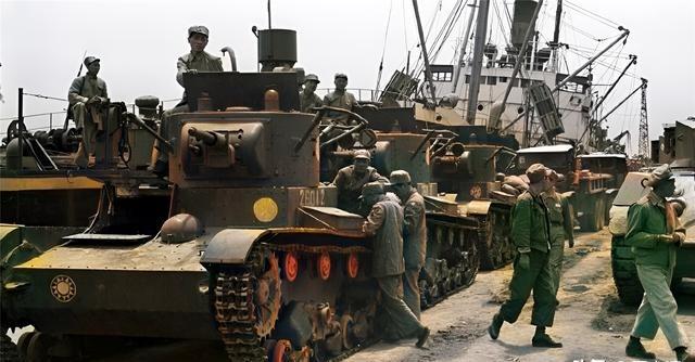 1949年，国军大势已去。他们将当年苏联援助的T-26坦克装船准备运往台湾。在他