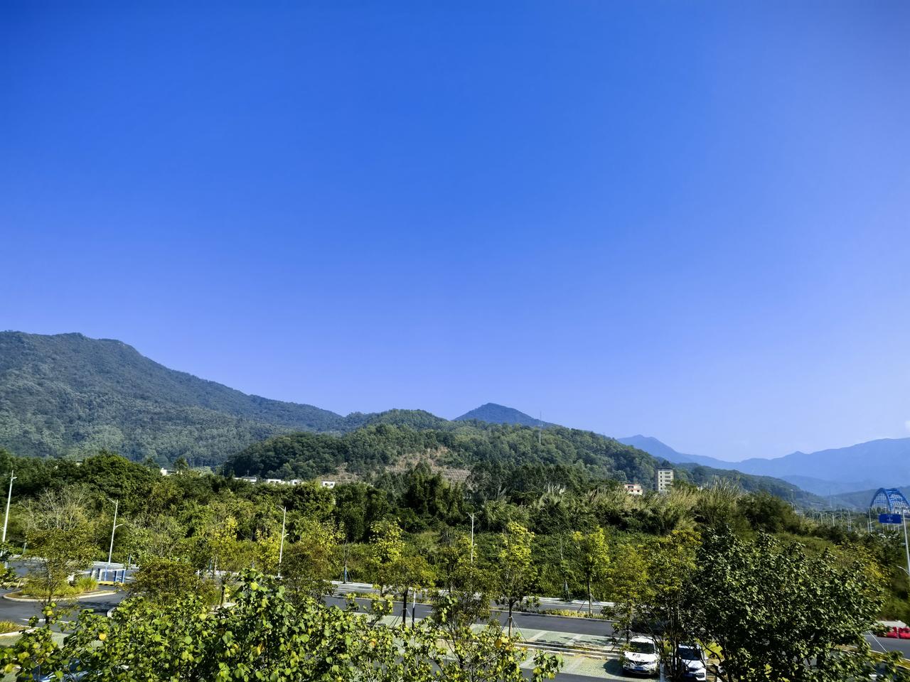 最近两天，去了惠东、汕尾，给我最大的感触是，广东贵为经济第一大省，发展是非常不均