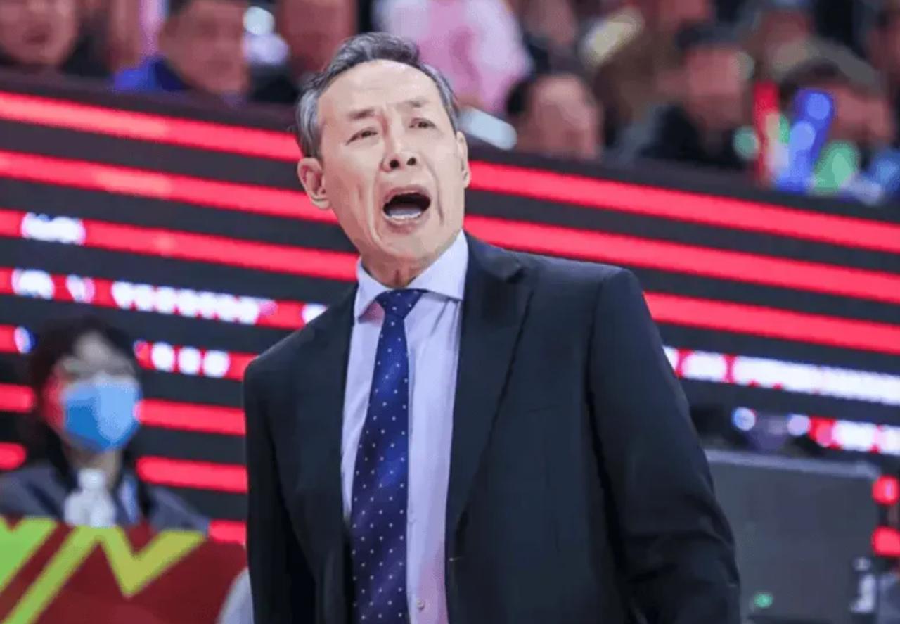 许利民表扬广东队！昨晚的CBA常规赛真的看哭不少人！广东男篮坐镇主场，本来打得