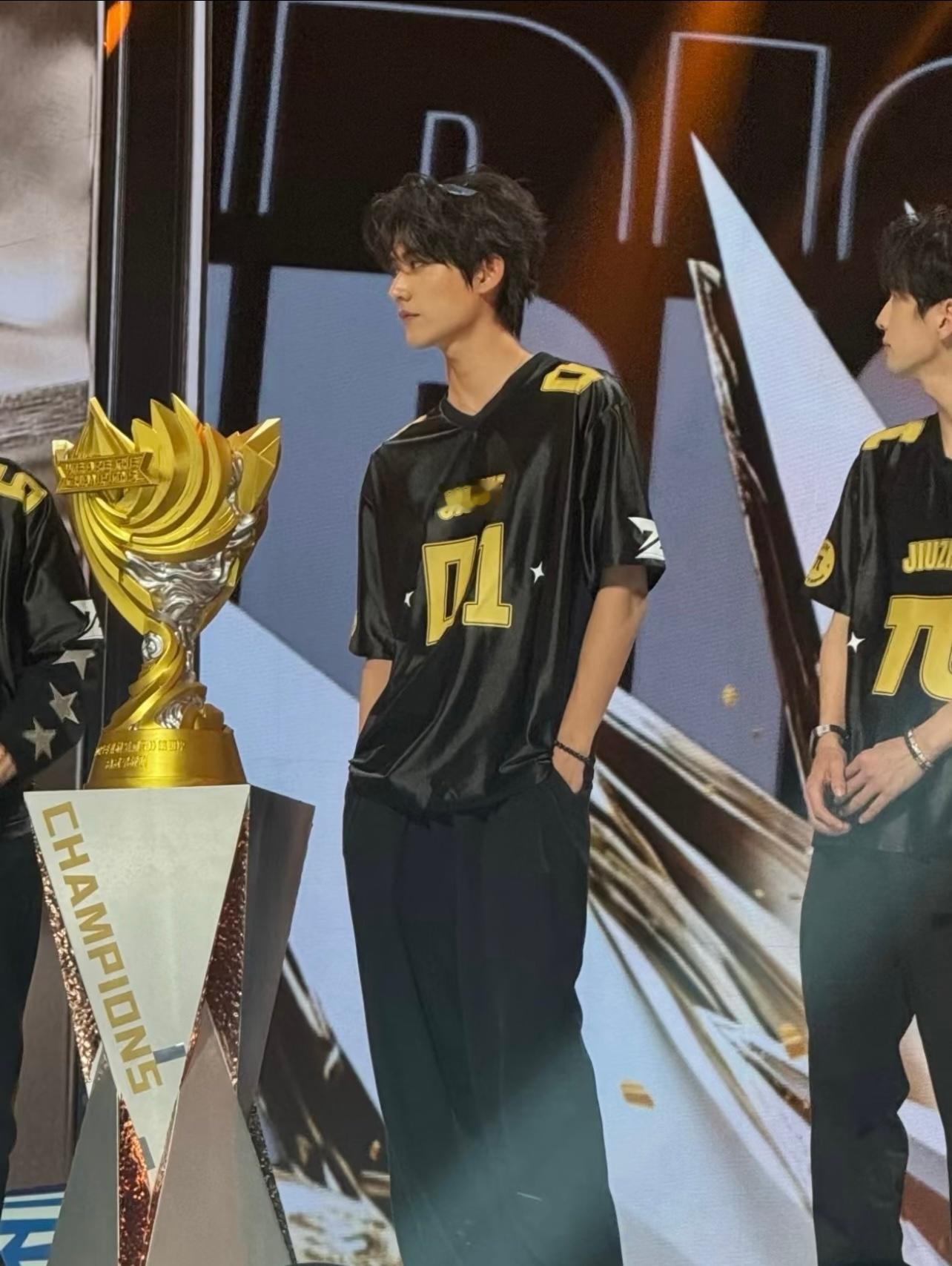 只有长成周柯宇这样有他这身高比例的才能来演校草懂吗