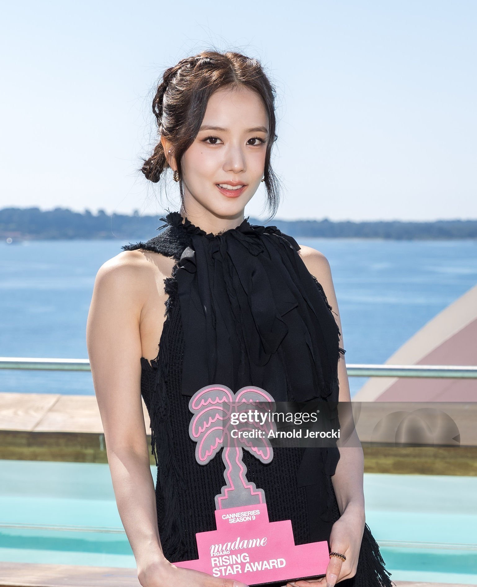 一个是Jisoo在GettyImages上的照片，一个是在Instagram上