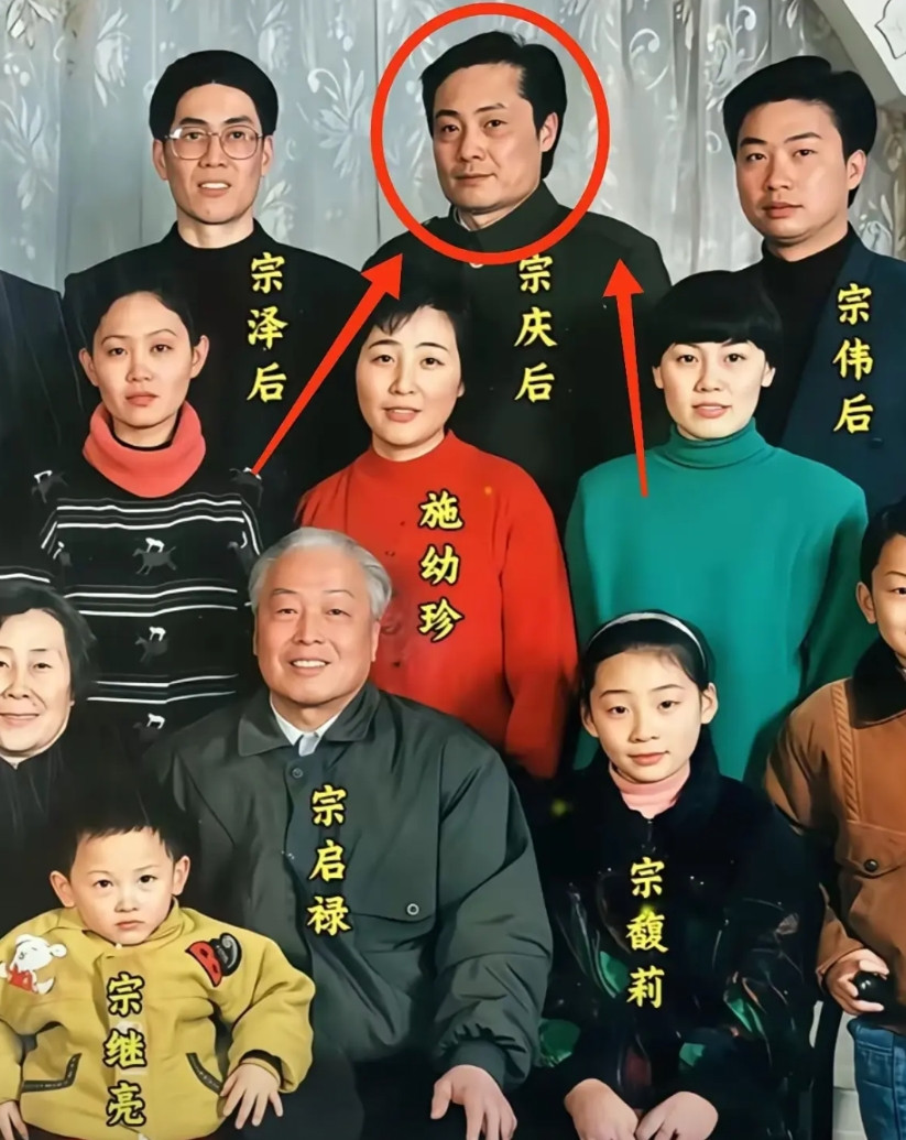 宗老年轻时可真是一表人才，相貌堂堂，眉如剑，发乌黑，个头高，有种大侠的感觉，说实